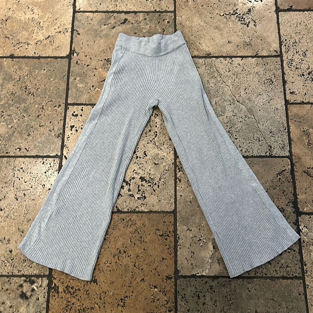 Women’s wide leg ribbed leggings from Aerie size Xs color grey! Soft material